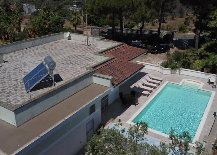 Vimade Con Piscina Privata * マリーナ・ディ・マンカヴェルサ